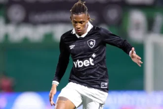 Botafogo mantém postura firme sobre Danilo e frustra expectativas do Palmeiras