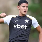 Victor Hugo ganha chance no profissional do Botafogo para duelo contra o Santos