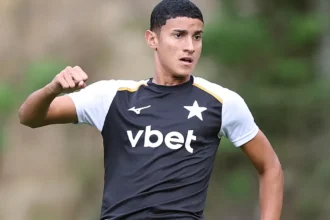 Victor Hugo ganha chance no profissional do Botafogo para duelo contra o Santos