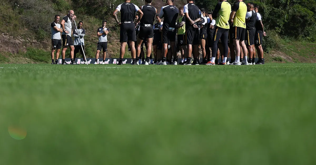Botafogo limpa pendências na Fifa e ganha fôlego para buscar novos reforços