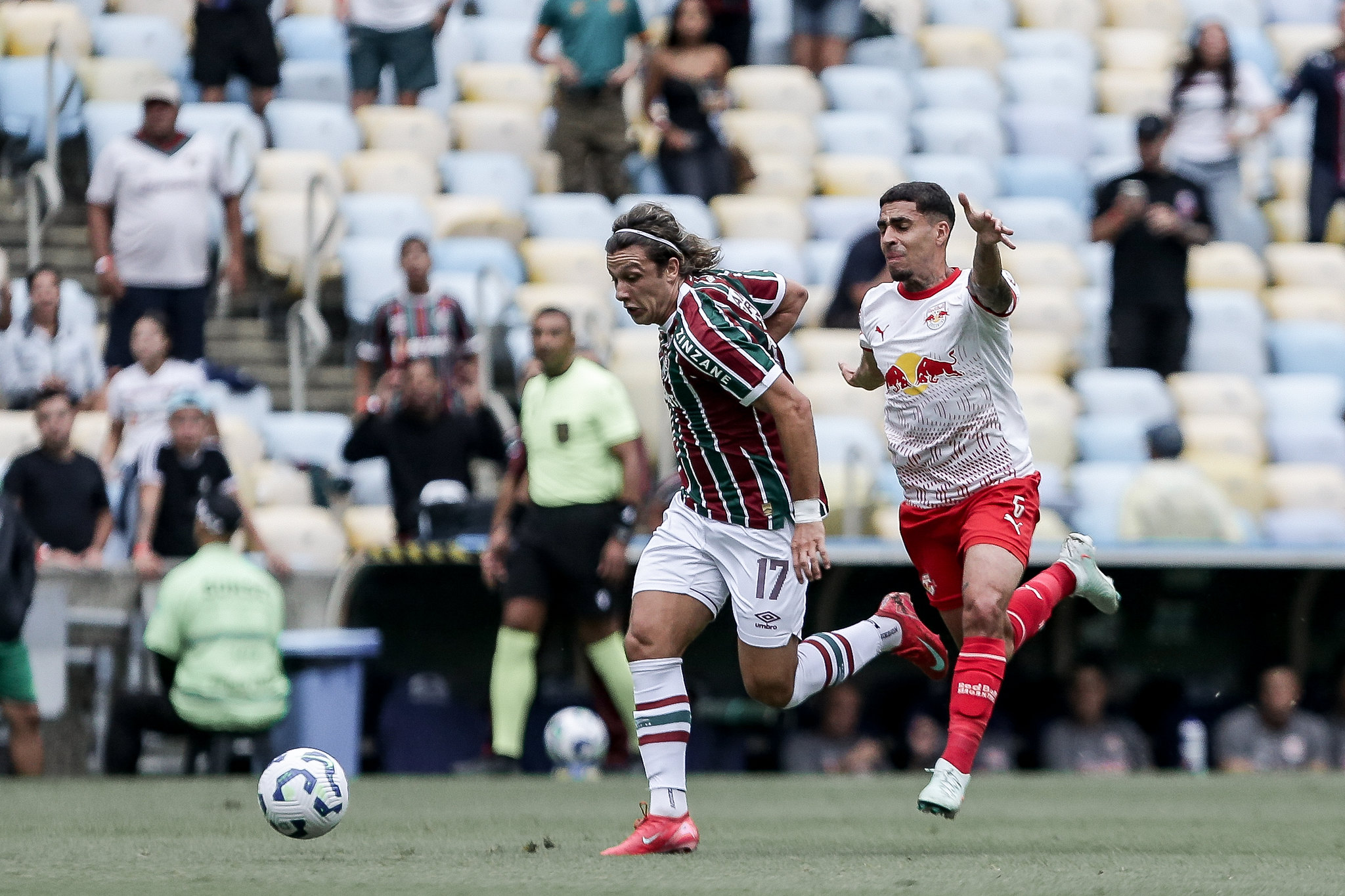 Fluminense e Red Bull Bragantino medem forças no Maracanã pelo Brasileirão