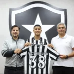 Botafogo estende contrato de Victor Hugo, promessa de 16 anos, até 2030