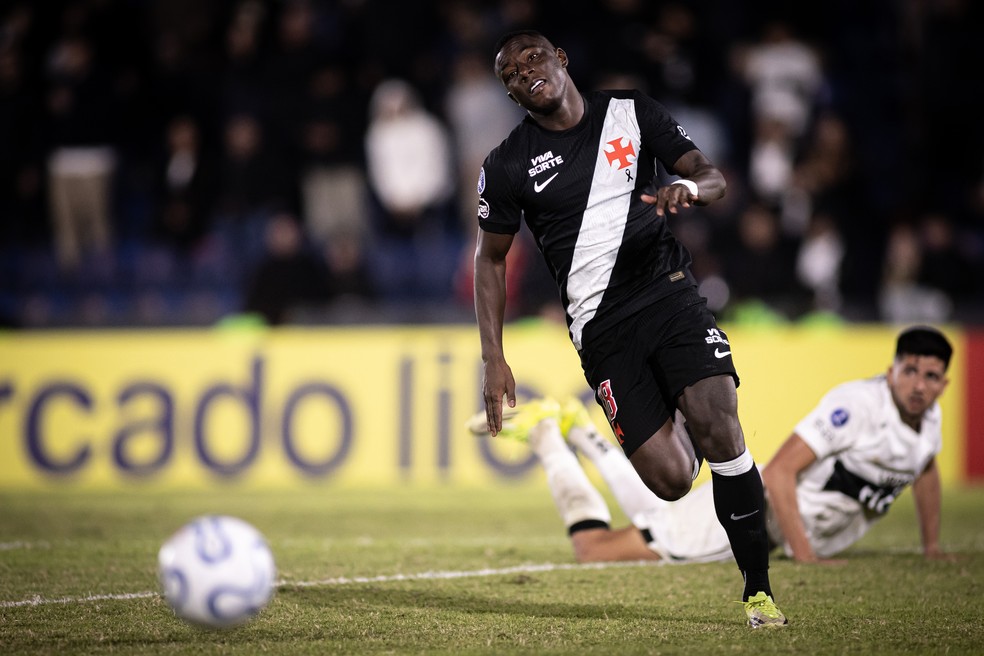 Vasco recusa propostas por Marino Hinestroza e planeja sequência do atacante