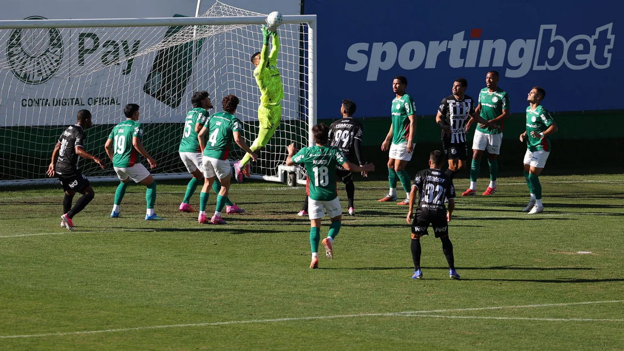 Palmeiras supera Inter de Limeira em jogo-treino na Academia de Futebol