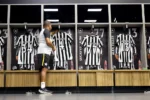 Botafogo define escalação com Léo Linck e aposta em jovem de 17 anos contra o Santos