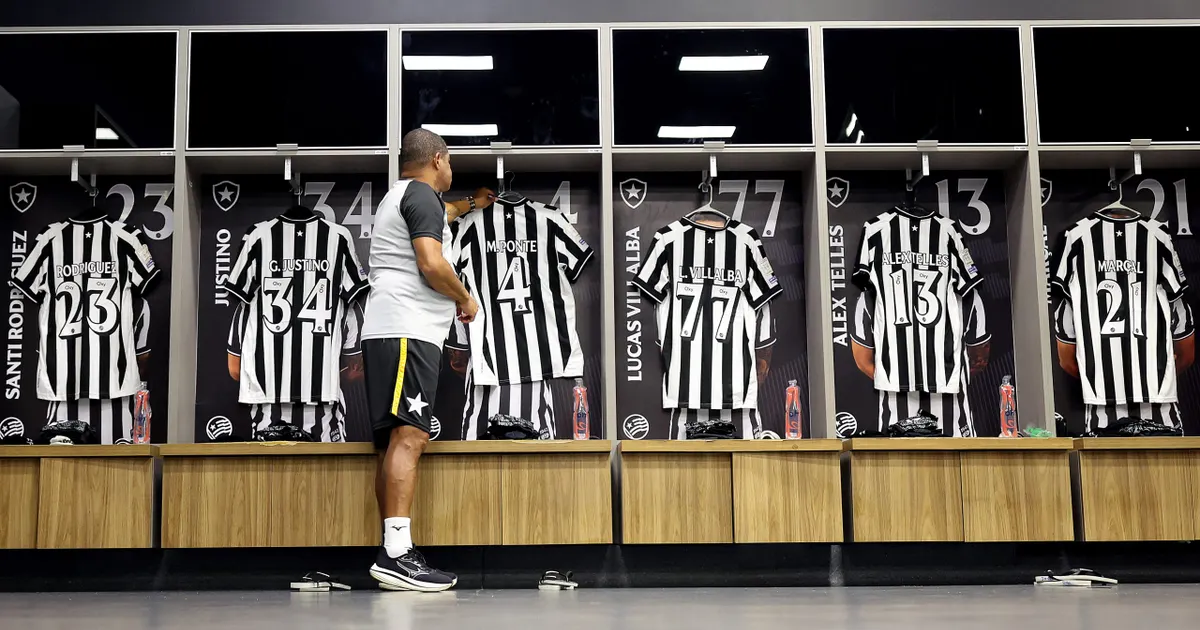 Botafogo define escalação com Léo Linck e aposta em jovem de 17 anos contra o Santos