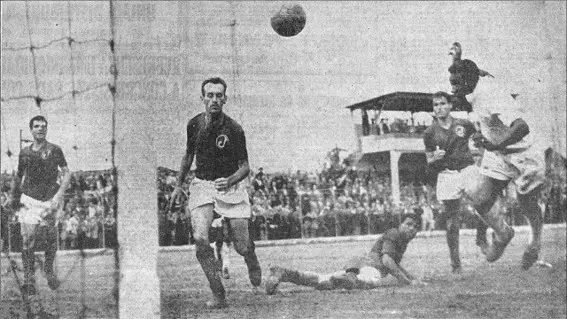 Inteligência artificial recria o lendário gol de Pelé na rua Javari