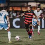 Flamengo formaliza oferta por Zé Lucas e Sport retira atleta de campo