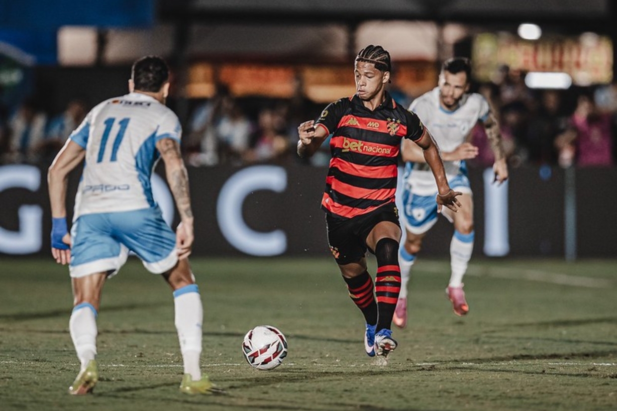 Flamengo formaliza oferta por Zé Lucas e Sport retira atleta de campo