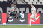 Botafogo e Santos protagonizam duelo intenso em confronto pelo Campeonato Brasileiro