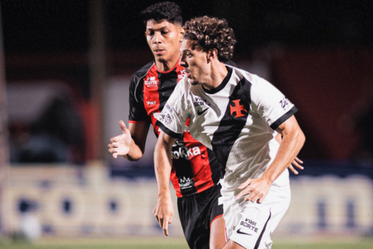 Vitória supera o Vasco com gol de Renato Kayzer em confronto direto