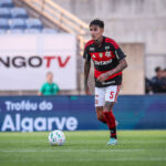 Pulgar atrai interesse de clubes estrangeiros e futuro no Flamengo gera incertezas