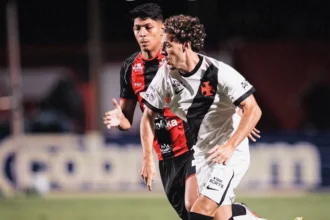 Vasco tropeça diante do Vitória e permanece na zona de rebaixamento do Brasileirão