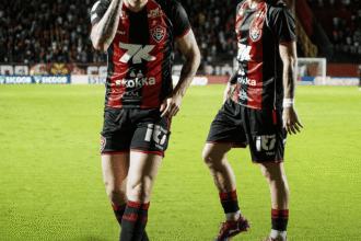 Vitória supera o Vasco no Barradão com gol decisivo de Renato Kayzer