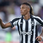 Botafogo mantém Danilo nos planos enquanto Palmeiras monitora situação do volante