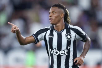 Botafogo mantém Danilo nos planos enquanto Palmeiras monitora situação do volante