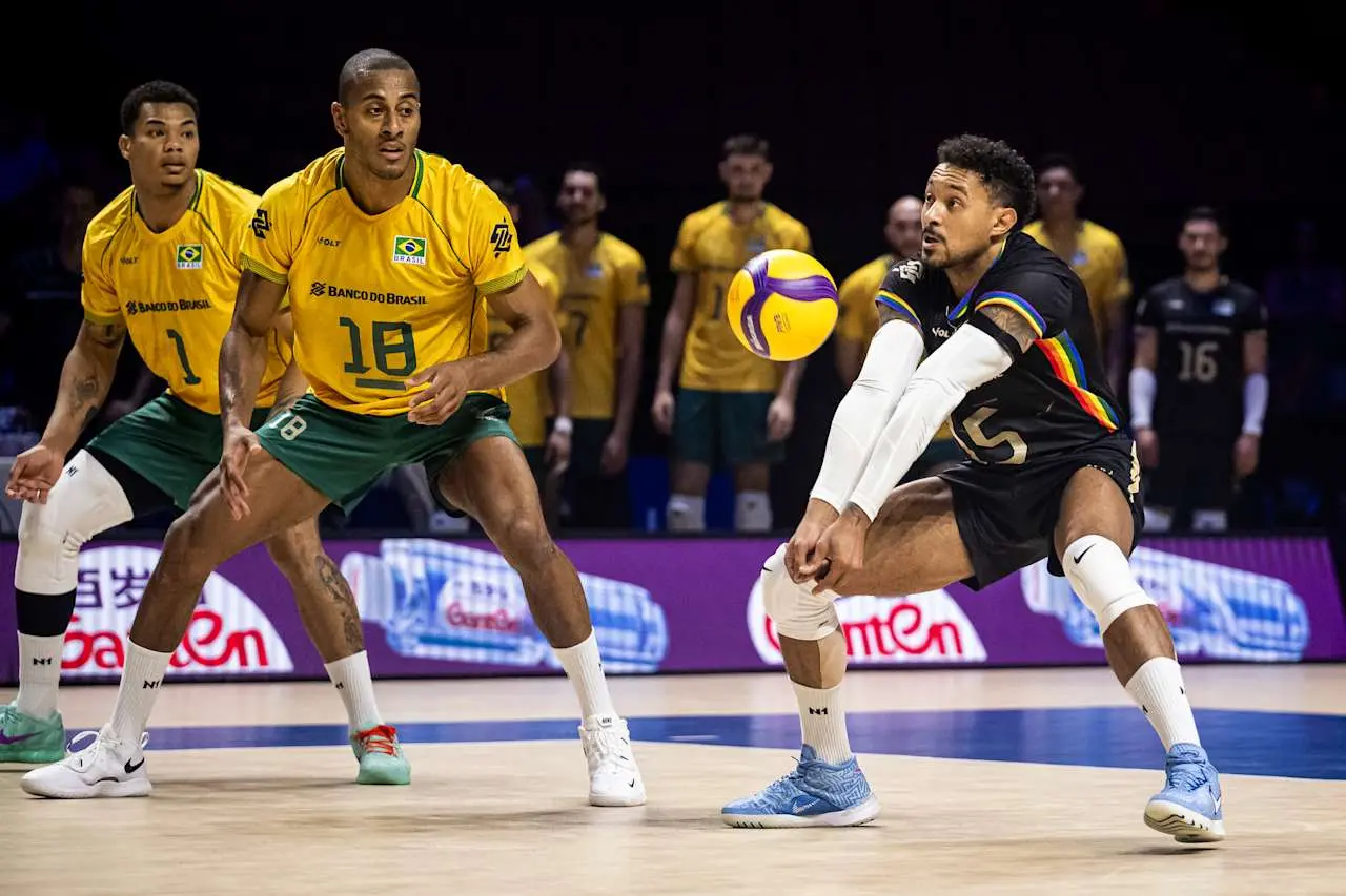 Brasil tropeça diante dos Estados Unidos e se complica na Liga das Nações de vôlei