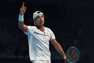 Talento juvenil Guto Miguel supera Nick Kyrgios na abertura do UTS Rio