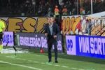 Reações intensas de Pedro Emanuel marcam estreia do Vasco contra o Vitória
