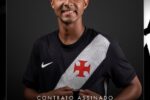 Jovem volante Nathan Andrade assina primeiro contrato profissional com o Vasco da Gama