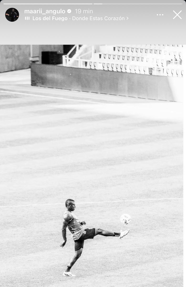 Hinestroza compartilha postagem melancólica antes de jogo do Vasco