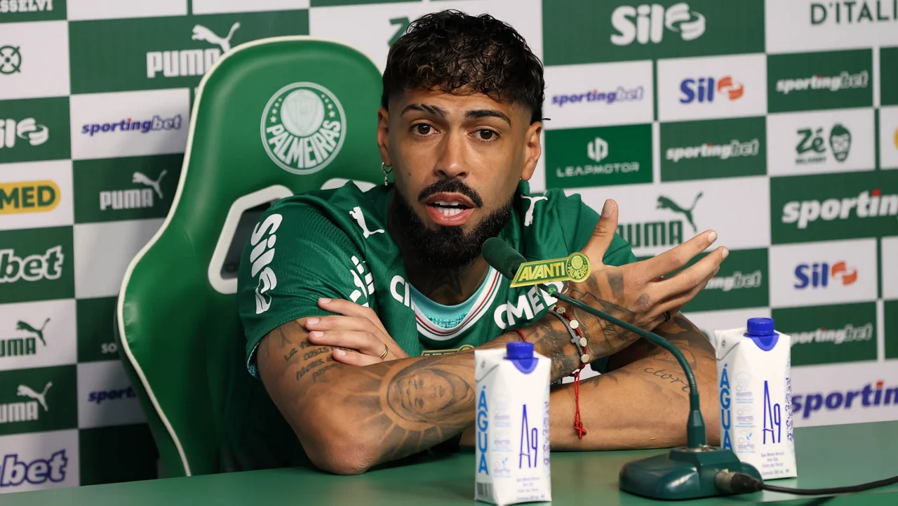 Alexander Barboza projeta titularidade no Palmeiras e destaca competitividade interna