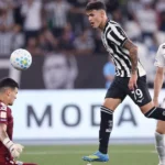 Lucas Emanuel faz história no Botafogo com gol recorde aos 17 anos