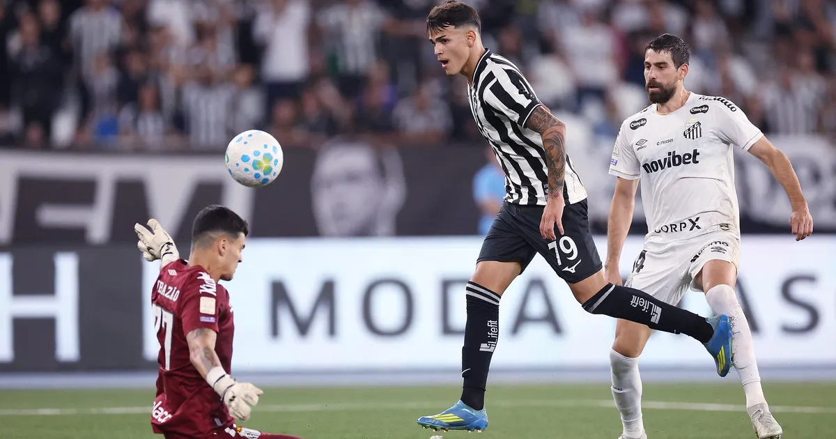 Lucas Emanuel faz história no Botafogo com gol recorde aos 17 anos