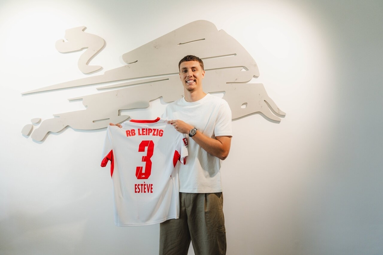 Maxime Estève reforça defesa do RB Leipzig com contrato de cinco anos