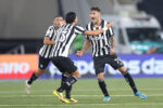 Lucas Emanuel entra para a história do Botafogo com recorde no Brasileirão