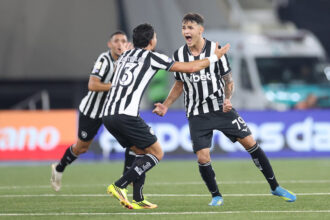 Lucas Emanuel entra para a história do Botafogo com recorde no Brasileirão