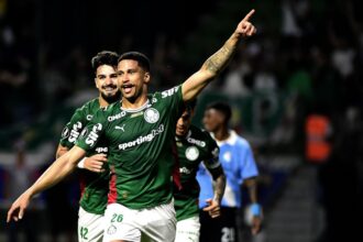 Vasco mira contratação de zagueiro e avalia nomes como Murilo e Diego Carlos para a temporada