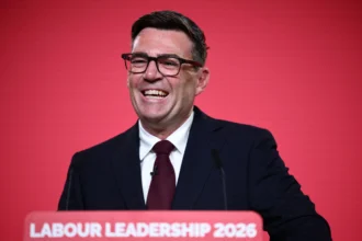 Entre a gestão na Grande Manchester e o futebol, a trajetória de Andy Burnham