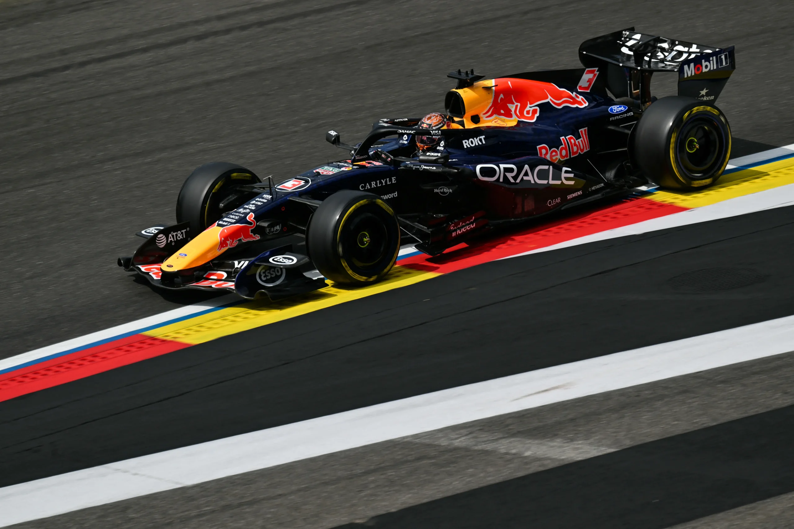 Max Verstappen domina primeiro treino livre na Bélgica com Bortoleto no top 10