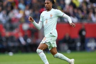 Olise manifesta desejo de atuar pelo Real Madrid aos companheiros de seleção