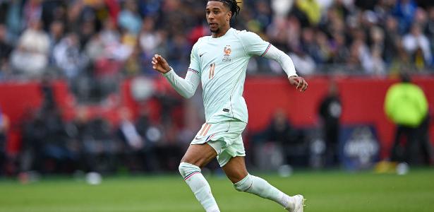 Olise manifesta desejo de atuar pelo Real Madrid aos companheiros de seleção