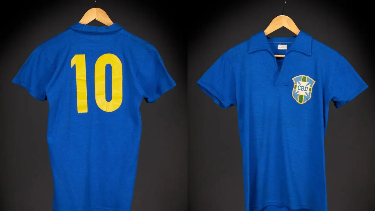 Camisa histórica de Pelé na Copa de 1958 é arrematada por 25 milhões de reais