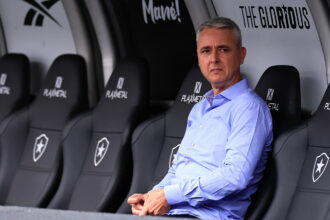LDU oficializa saída de Tiago Nunes após sequência negativa no campeonato