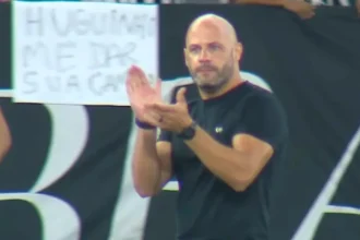 Franclim Carvalho detalha ajustes táticos e desempenho do Botafogo após vitória