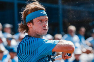 Andrey Rublev alcança marca histórica e persegue o bicampeonato em Bastad