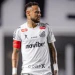 Neymar retorna ao Santos para avaliações físicas e planejamento da temporada