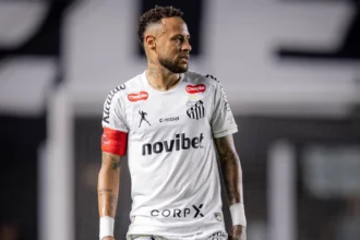 Neymar retorna ao Santos para avaliações físicas e planejamento da temporada