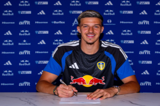 Leeds United oficializa contratação do zagueiro Tarik Muharemovic