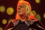 Rick Wakeman e a English Rock Ensemble lançam o álbum Return to the Red Planet em 16 de outubro