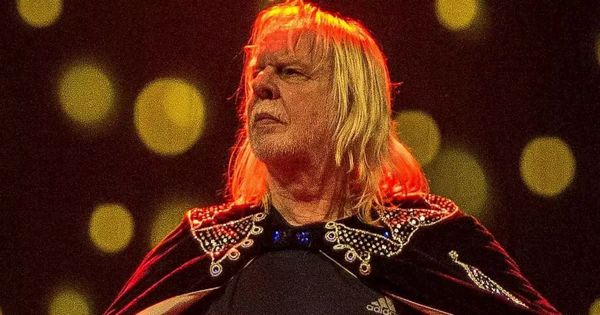Rick Wakeman e a English Rock Ensemble lançam o álbum Return to the Red Planet em 16 de outubro