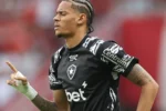 Newton reforça elenco do São Paulo e marca gol decisivo em campo