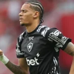 Newton reforça elenco do São Paulo e marca gol decisivo em campo