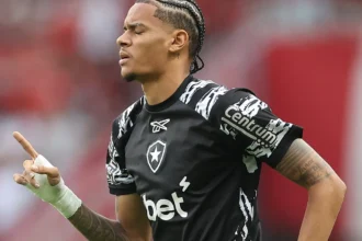 Newton reforça elenco do São Paulo e marca gol decisivo em campo