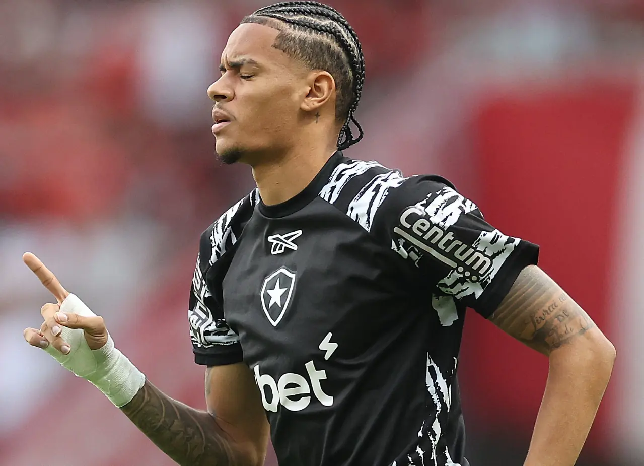 Newton reforça elenco do São Paulo e marca gol decisivo em campo