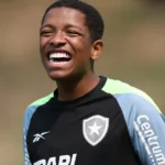 Yarlen deixa o Botafogo para o Athletic com direitos econômicos mantidos